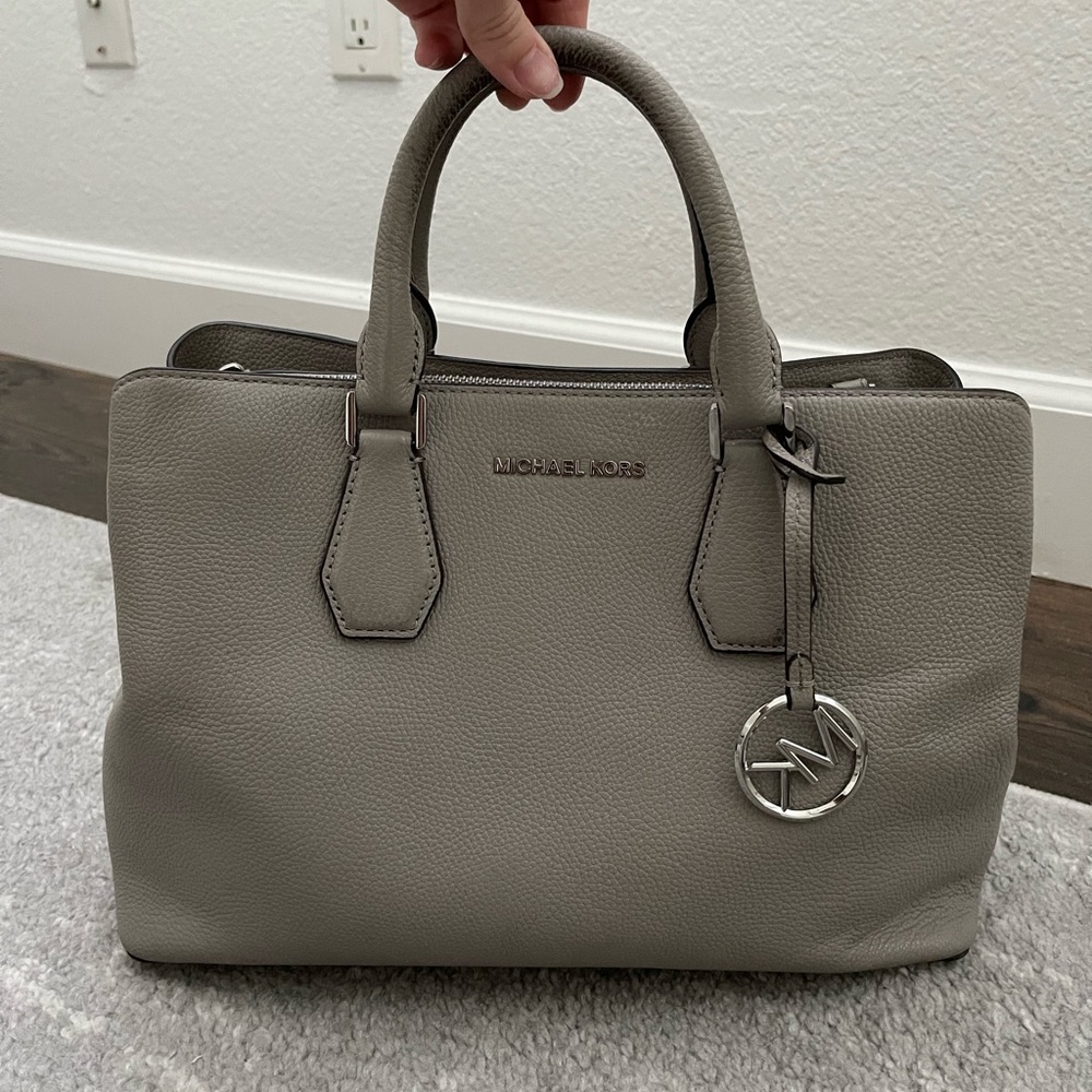 **MAKE ME AN OFFER**  Michael Kors | Handbag